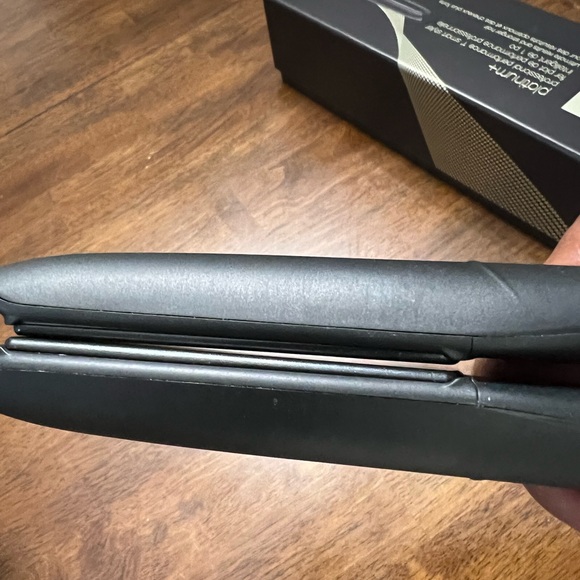 GHD PLATINUM+ STYLER - 1" FLAT IRON - Picture 4 of 5